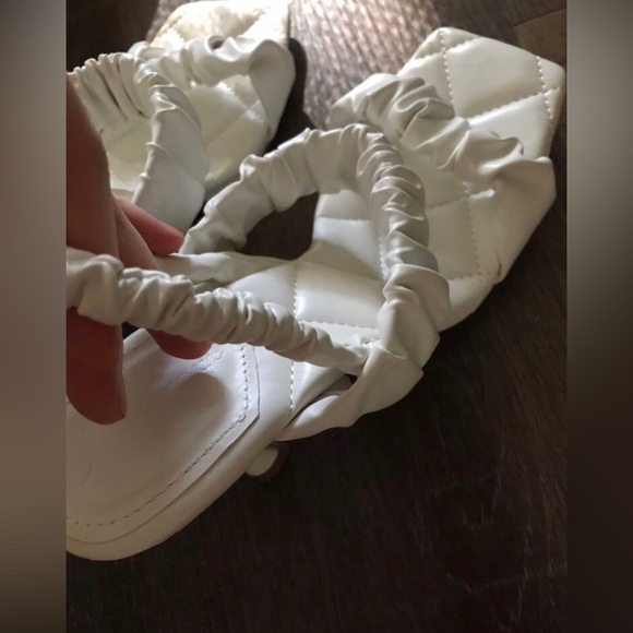 Heels - Picture 4 of 4